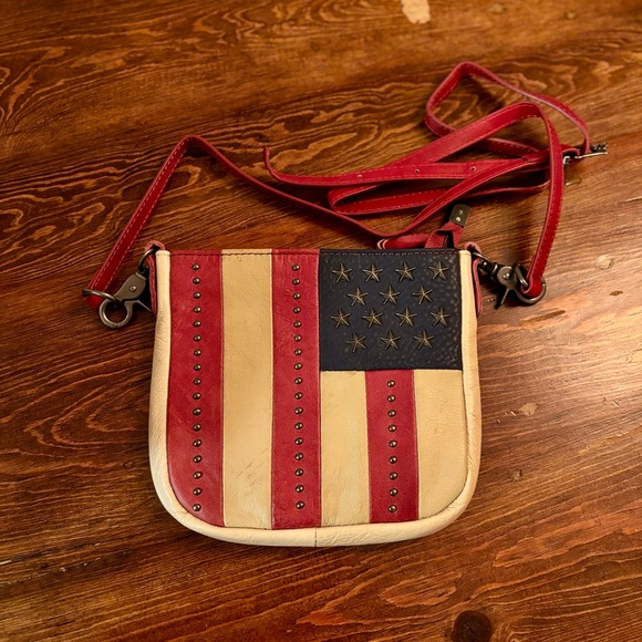 Montana West American Flag Studded Crossbody - Picture 1 of 5